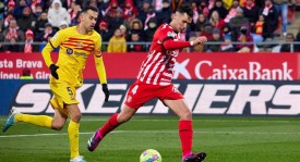 巴塞罗那爆冷负拜仁，莱万双响逆转西甲霸主，巴塞罗那领跑积分榜压力不减